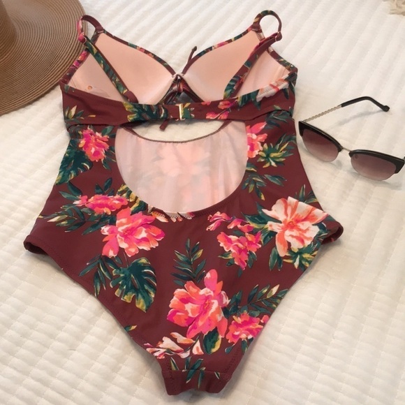 Shade & Shore One Piece Floral Swimsuit - Picture 4 of 12